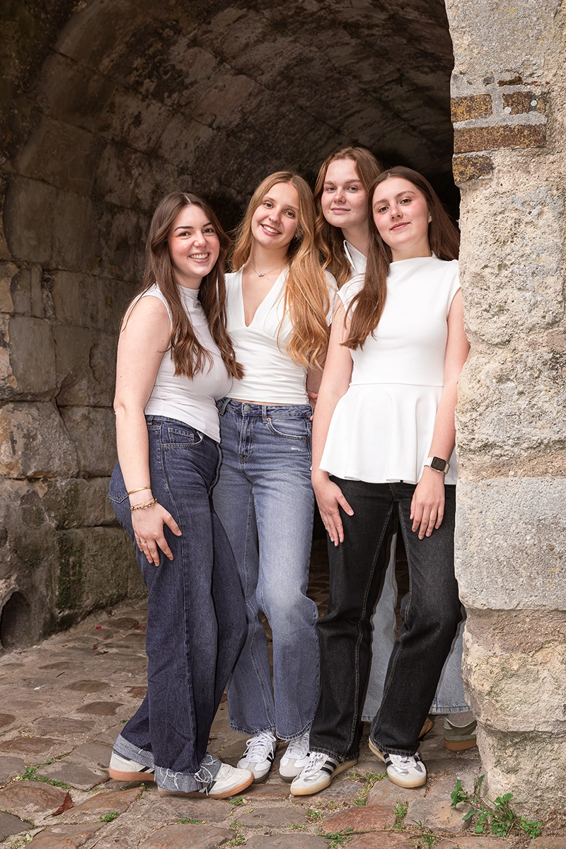 Séance photo entre amies à Beauvais, complicité et sourires