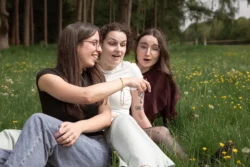Séance photo entre amies à Compiègne, complicité et émerveillement
