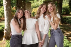 Séance photo EVJF dans l'Oise, bande d'amies en pleine joie à Compiègne