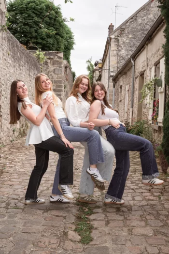 Séance photo EVJF dans l'Oise, bande d'amies en pleine joie Séance photo EVJF dans l'Oise, bande d'amies en pleine joie